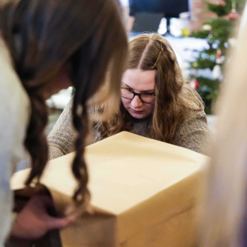 Fluid Christmas Gift Wrapping